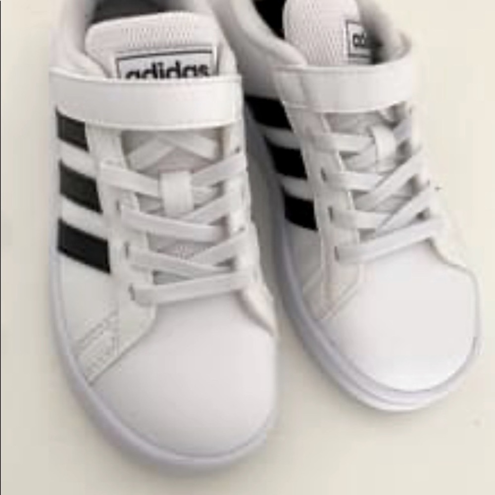 BRAND NEW SIZE 11.5k adidas kids sneakers unisex